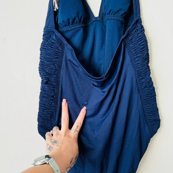 DKNY Navy blue one piece ruched bathing suit woman’s size 10 - Picture 5 of 8